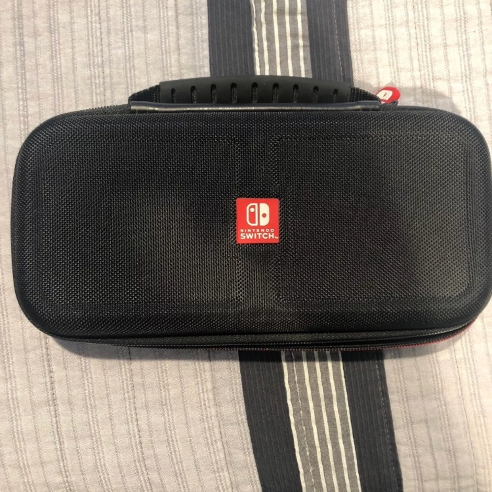 Nintendo Switch - Picture 4 of 5